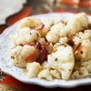 Coliflor con piñones y tocino