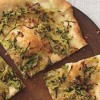 Pizza con calabacín y cebolla