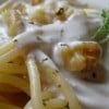 Espagueti con salsa de nueces y queso