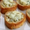 Brushetta con queso gorgonzola y miel