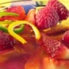 Frutas frescas en gelatina de vino blanco espumoso