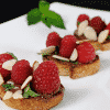 Bruschetta dulce con frambuesas