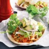 Tostadas de pavo, aguacate y crema agria