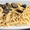 espaguetis con aceituna negra