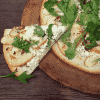 Pizza con queso de cabra, manzana y nueces