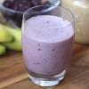 Batido de plátano, cerezas y mantequilla de maní