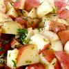 Ensalada de patata con una vinagreta balsámica.
