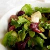 Ensalada mixta, con fruta y queso