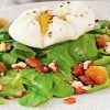 Ensalada con huevo escalfado