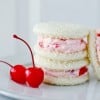 Mini sándwiches de piña y cerezas
