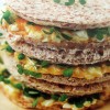 Sándwich torre de huevo y queso