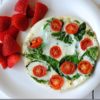 Tortilla de claras de huevos, con espinaca y tomates