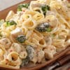 Pasta alfredo con pollo